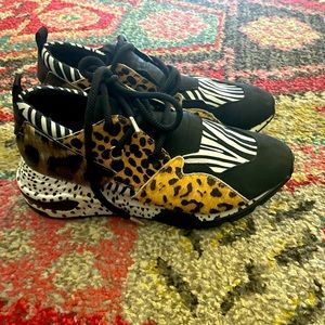 Hardly worn Steve Madden sneakers
